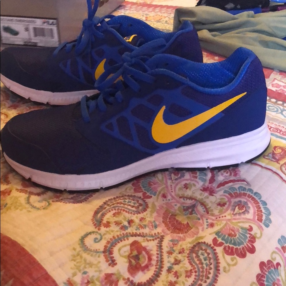 Nike - Picture 3 of 3